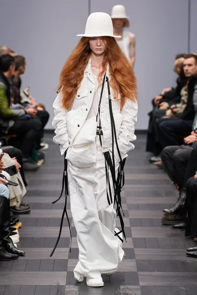 Look 17